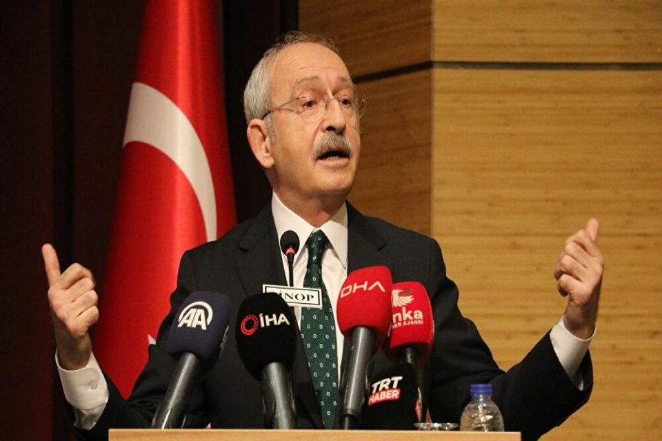 CHP Genel Başkanı Kemal Kılı&ccedil;daroğlu, kendisinin de aralarında bulunduğu 10