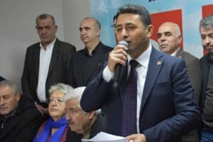 &Ouml;rg&uuml;tlenme &ccedil;alışmalarını hızla s&uuml;rd&uuml;ren CHP Menemen İl&ccedil;e Başkanlığı'nda 65 mahallenin