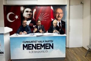 CHP Menemen il&ccedil;e &ouml;rg&uuml;t&uuml;,&nbsp; 'İktidara 100 Kala' başlığı altında ger&ccedil;ekleştirdiği