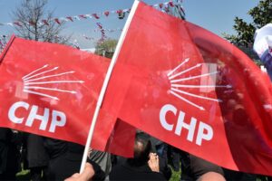 CHP'li Deniz Karakurt'un Menemen Belediye Başkanvekili olarak belirlendiği kura seçimi