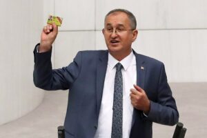Cumhuriyet Halk Partisi (CHP) İzmir Milletvekili Atila Sertel, tek adamın