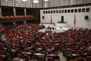 İstanbul Milletvekili Yunus Emre, &ldquo;Bizim yapmak istediğimiz kapsamlı demokratikleşme adımı&rdquo;