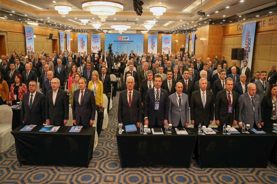 Gazeteci Saygı &Ouml;zt&uuml;rk, CHP'nin Van kampında yaşananları okurlarıyla paylaştı. Buna