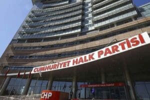 CHP İzmir Milletvekili Tuncay &Ouml;zkan, se&ccedil;imleri kazanmaları halinde &uuml;&ccedil; bakanlık