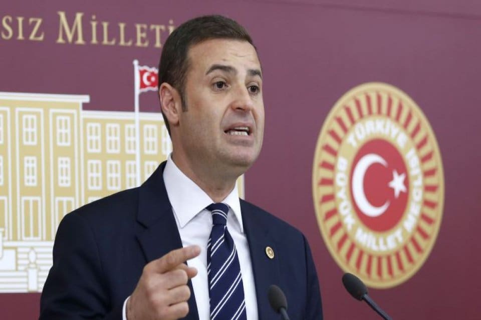 CHP Genel Başkan Yardımcısı Ahmet Akın, bayram d&ouml;neminde otob&uuml;s firmalarının