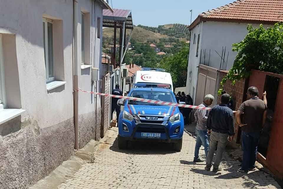 MANİSA'nın Salihli il&ccedil;esinde Leyla Dursun (50) ve eşi Mesut Dursun