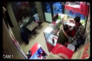 Afyonkarahisar'da, sipariş ettiği çiğ köftenin acılı olduğu gerekçesiyle iş yeri