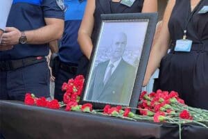 Ge&ccedil;irdiği ani kalp krizi sonrasında ofisinde t&uuml;m m&uuml;dahalelere rağmen kurtarılamayarak