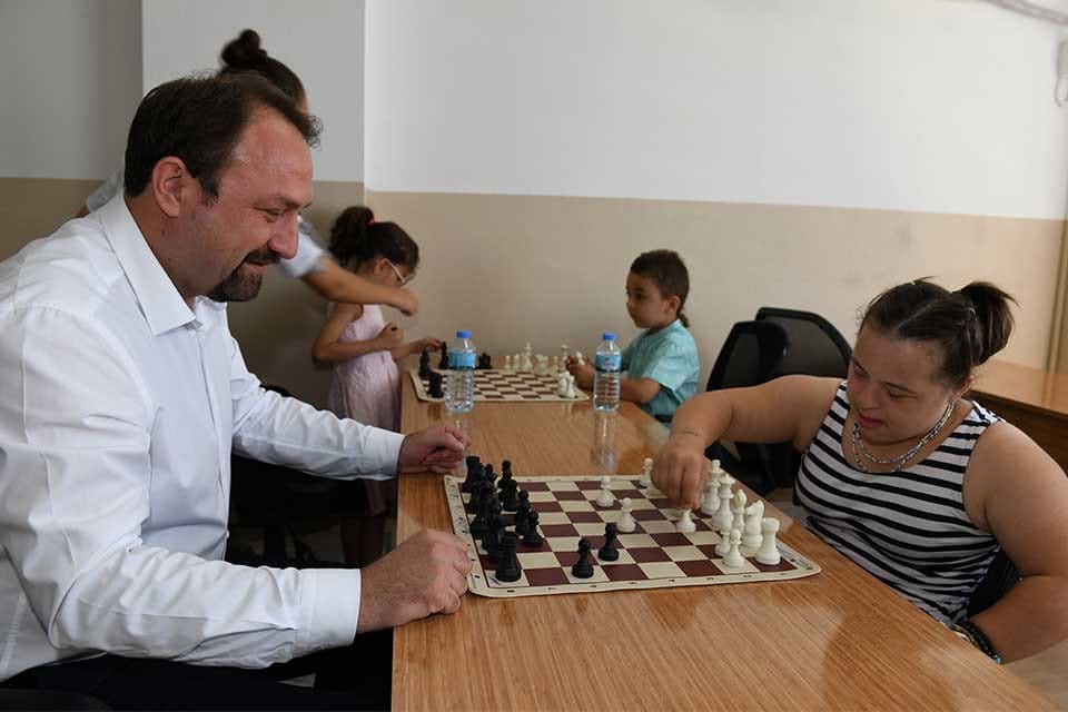 &Ccedil;iğli Belediyesi tarafından, 2020-2021 eğitim ve &ouml;ğretim d&ouml;nemini tamamlayan &ccedil;ocuklara