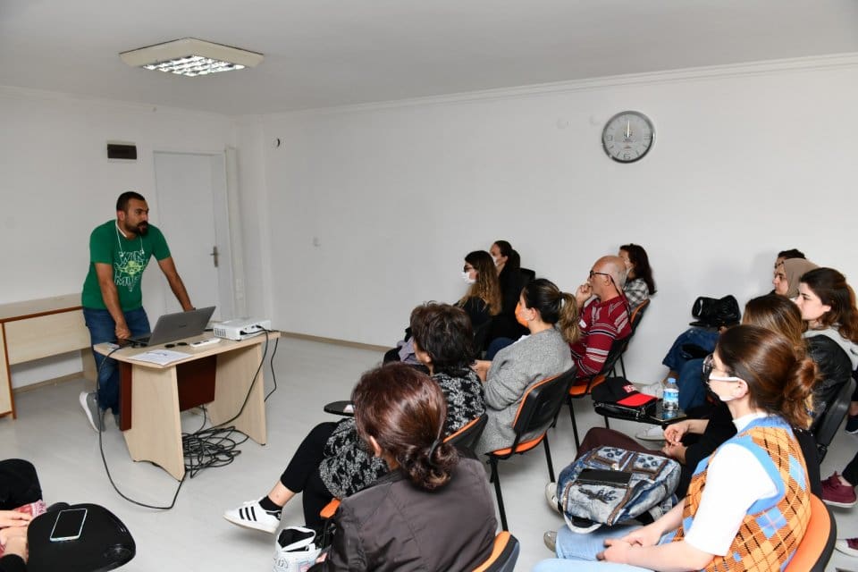 ​&Ccedil;iğli Belediyesi, iş arayan vatandaşların kariyer planlama s&uuml;re&ccedil;lerini doğru y&ouml;netmesine