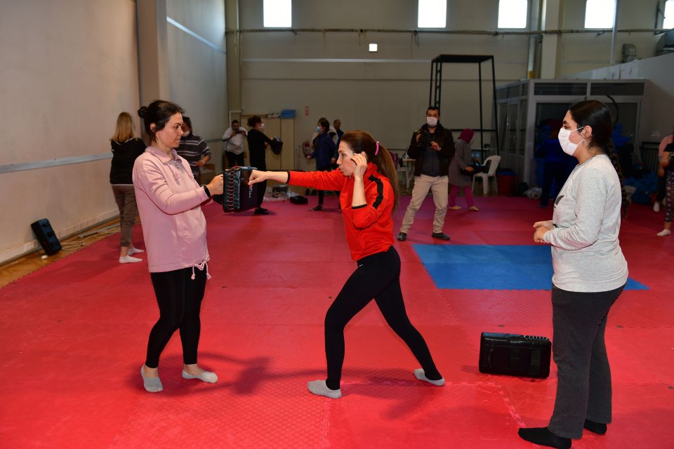 &Ccedil;iğli Belediyesi tarafından, kadınların ruhen ve bedenen kendilerini iyi ve