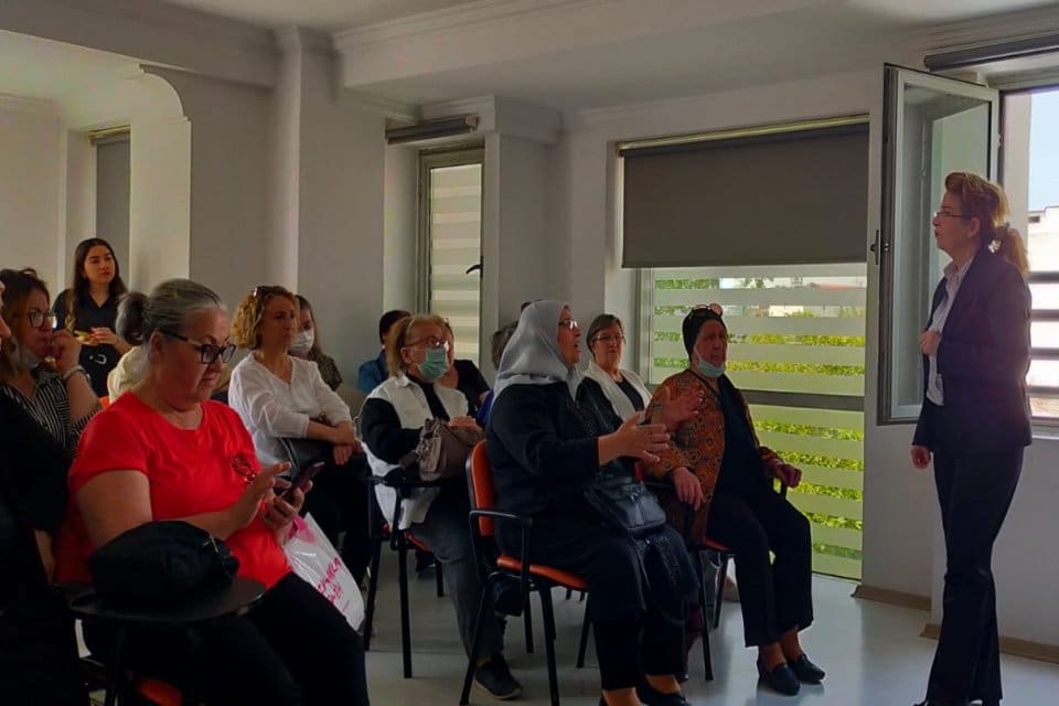 &Ccedil;iğli Belediyesi, kadınlara sağlıklı yaşam alışkanlıkları kazandırmak i&ccedil;in "Sağlıklı Yaş