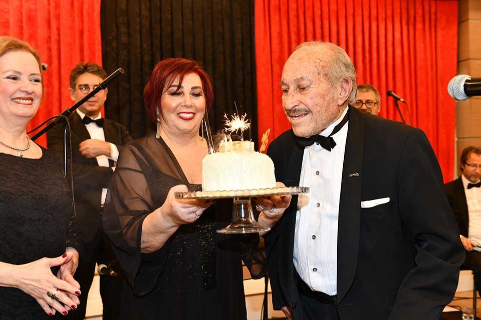 &Ccedil;iğli Belediyesi, T&uuml;rk Sanat M&uuml;ziği&rsquo;nin duayen isimlerinden Mustafa Sağyaşar&rsquo;ın 70.