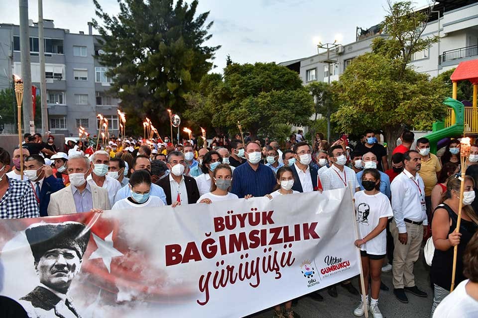 &Ccedil;iğli Belediyesi tarafından 9 Eyl&uuml;l İzmir&rsquo;in Kurtuluşu bir dizi coşkulu