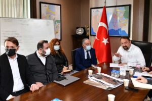 &Ccedil;iğli Belediye Başkanı Utku G&uuml;mr&uuml;k&ccedil;&uuml;, &Ccedil;iğli sınırları i&ccedil;erisinde altyapı &ccedil;alışmalarını