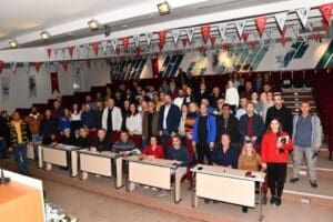 &Ccedil;iğli Belediyesi tarafından, arı yetiştiren veya yetiştirmek isteyen vatandaşlara y&ouml;nelik
