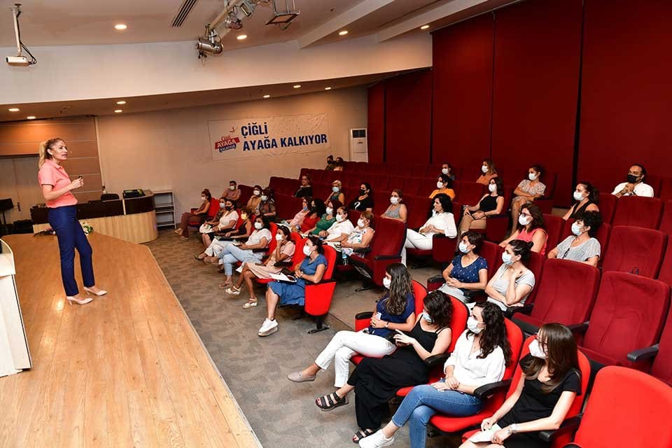 &Ccedil;iğli Belediyesi ve Katip &Ccedil;elebi &Uuml;niversitesi&rsquo;nin iş birliğinde ger&ccedil;ekleştirilen Bağımlılıkla