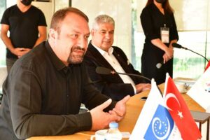 Çiğli Belediye Başkanı Utku Gümrükçü, yurt yetersizliği ve konut kiralarındaki