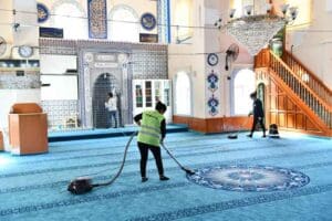 &Ccedil;iğli Belediyesi, Ramazan Ayı &ouml;ncesinde il&ccedil;edeki t&uuml;m camilerde temizlik ve