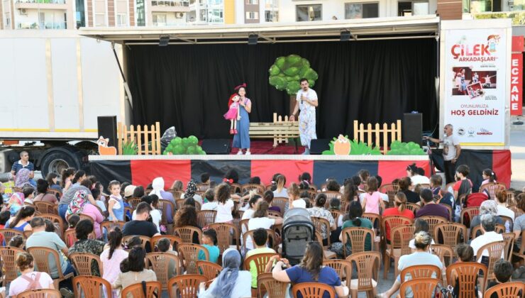 Çiğli'de çocuklara yaz tatili hediyesi: Tiyatro Tırı mahalle turuna çıktı!
