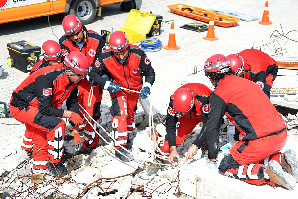 Çiğli Belediyesi tarafından, olası doğal afetlerle hızlı ve sistematik olarak