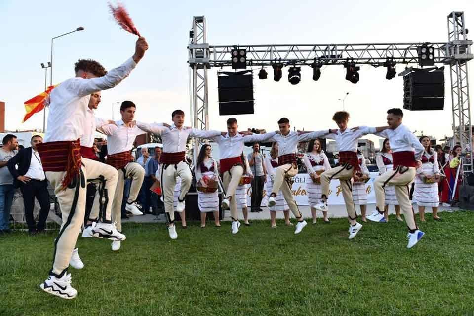 &Ccedil;iğli Belediyesi'nin ev sahipliğinde d&uuml;zenlenen &Ccedil;iğli-&Ccedil;aşka Kuzey Makedonya Festivali b&uuml;y&uuml;k