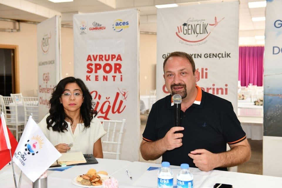 &Ccedil;iğli Belediye Başkanı Utku G&uuml;mr&uuml;k&ccedil;&uuml;, ruhsat alma s&uuml;recindeki aksaklıkların giderilmesi