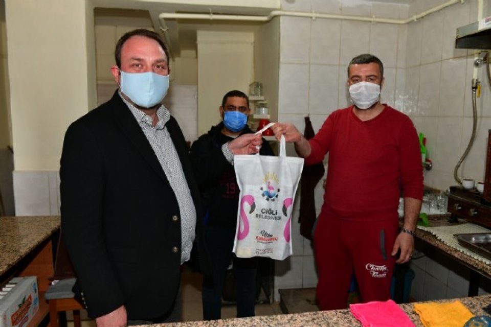 &Ccedil;iğli Belediyesi, normalleşme kapsamında alınan yeni kararlar sonrası kepenk a&ccedil;an