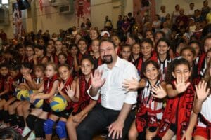 Başkan Utku G&uuml;mr&uuml;k&ccedil;&uuml; &ouml;nc&uuml;l&uuml;ğ&uuml;nde kentte yarışmacı ve geliştirici bir spor