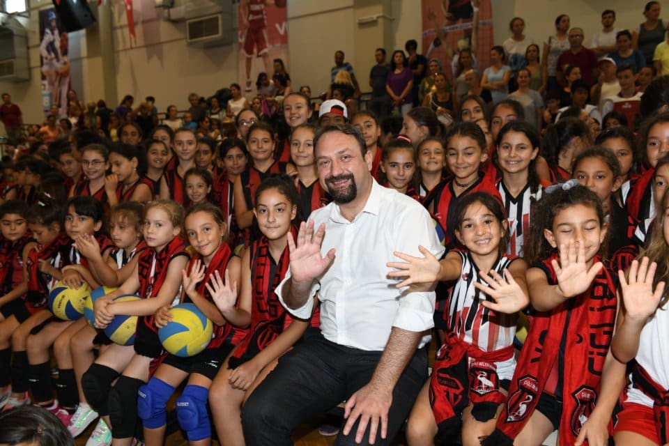 Başkan Utku G&uuml;mr&uuml;k&ccedil;&uuml; &ouml;nc&uuml;l&uuml;ğ&uuml;nde kentte yarışmacı ve geliştirici bir spor