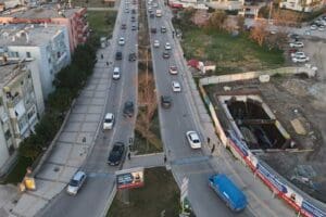İzmir B&uuml;y&uuml;kşehir Belediyesi tarafından yapımı s&uuml;ren &Ccedil;iğli Tramvay Hattı &ccedil;alışmaları
