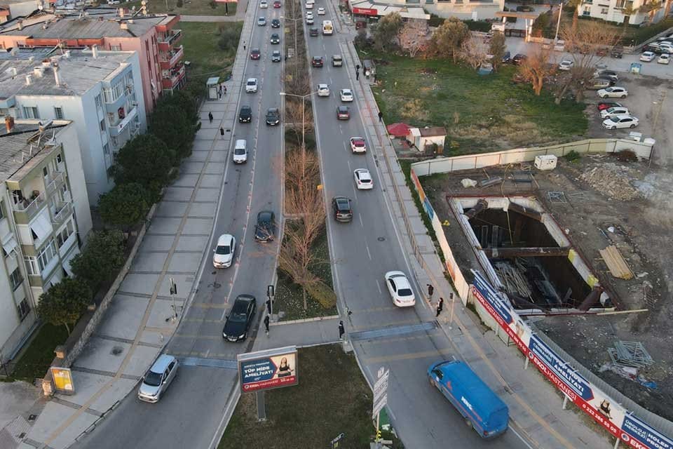 İzmir B&uuml;y&uuml;kşehir Belediyesi tarafından yapımı s&uuml;ren &Ccedil;iğli Tramvay Hattı &ccedil;alışmaları