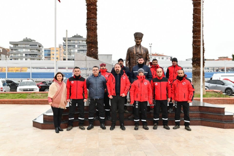 &Ccedil;iğli Belediyesi, Kahramanmaraş'ta meydana gelen ve 10 ilde yıkımlara neden