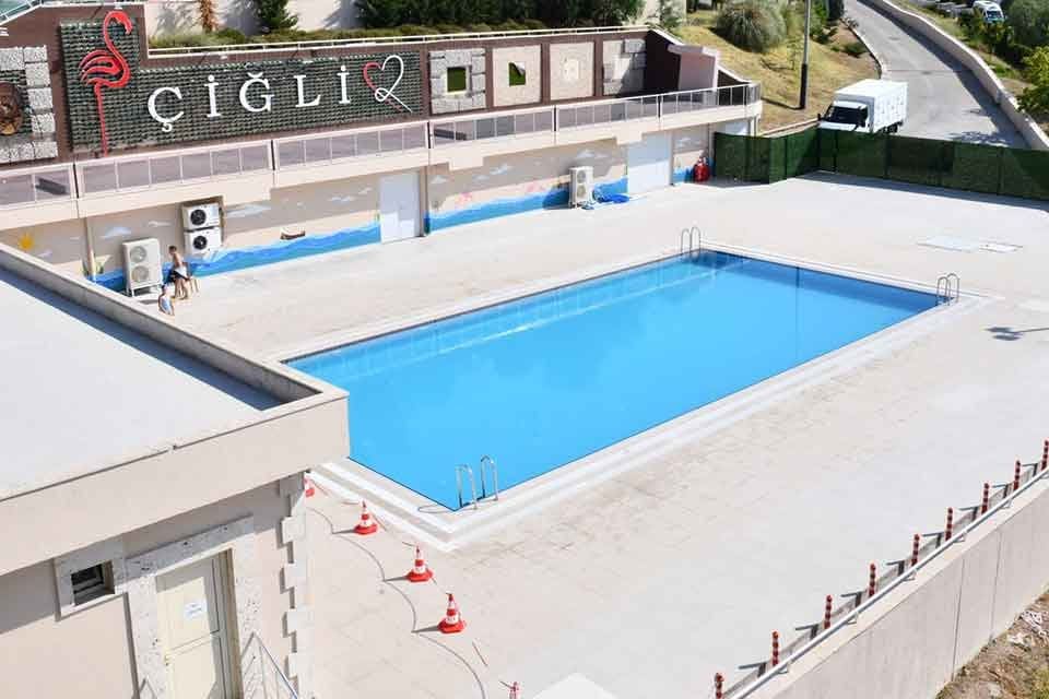 &Ccedil;iğli Belediyesi, y&uuml;zme havuzu, bilardo salonu ve sportif aktivite alanını