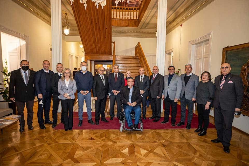 İzmir B&uuml;y&uuml;kşehir Belediye Başkanı Tun&ccedil; Soyer, &Ccedil;iğli Sivil Toplum Platformu