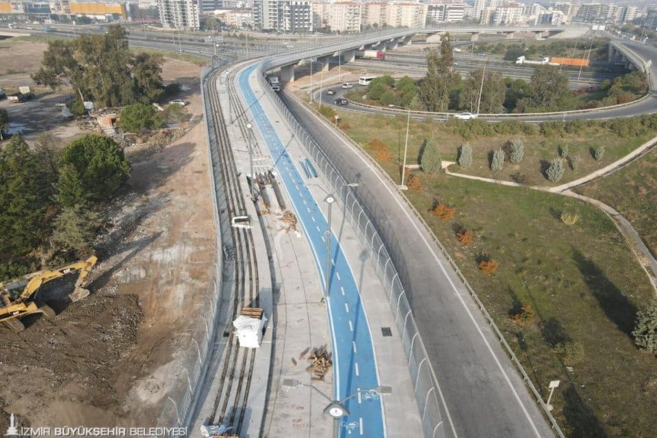 İzmir B&uuml;y&uuml;kşehir Belediyesi'nin yapımını s&uuml;rd&uuml;rd&uuml;ğ&uuml; &Ccedil;iğli Tramvayı'nda sona yaklaşılıyor. Projede