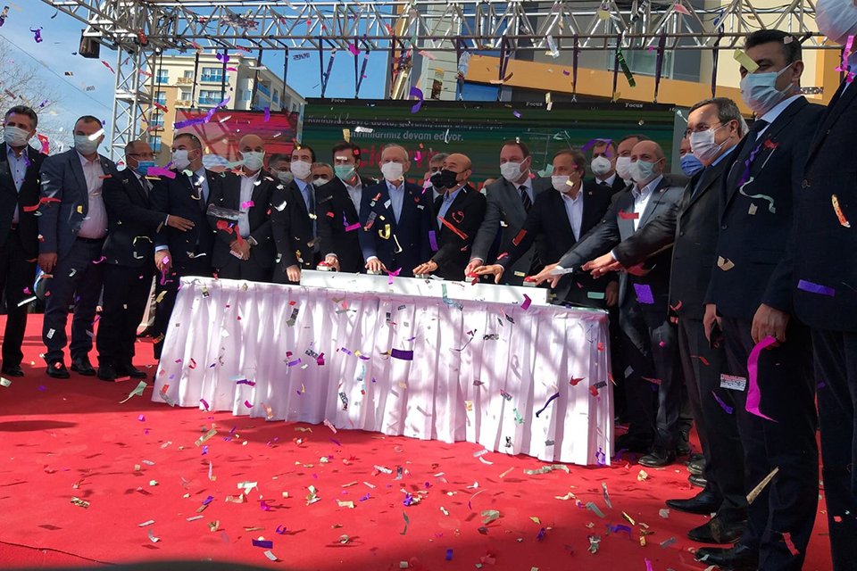 Narlıdere Metrosu inşaatındaki &ccedil;alışmalar hakkında bilgi alan CHP Genel Başkanı