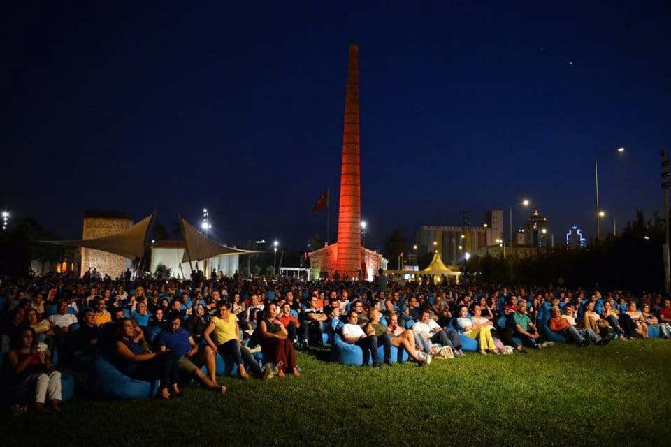 İzmir B&uuml;y&uuml;kşehir Belediye Başkanı Tun&ccedil; Soyer&rsquo;in İzmir&rsquo;i bir k&uuml;lt&uuml;r sanat
