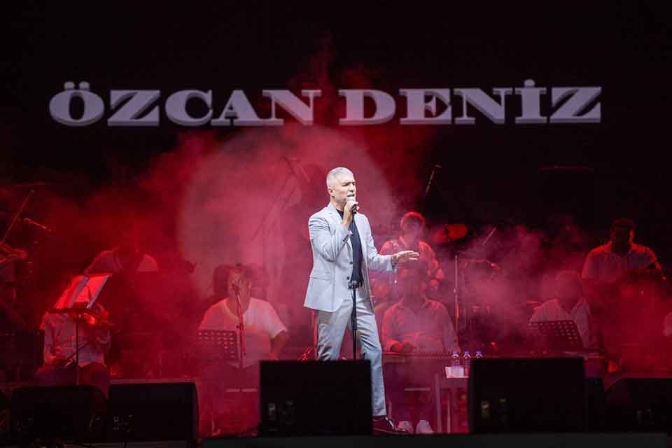 91. İzmir Enternasyonal Fuarı kapsamındaki &Ccedil;im Konserleri&rsquo;nin &uuml;&ccedil;&uuml;nc&uuml; konuğu &Ouml;zcan