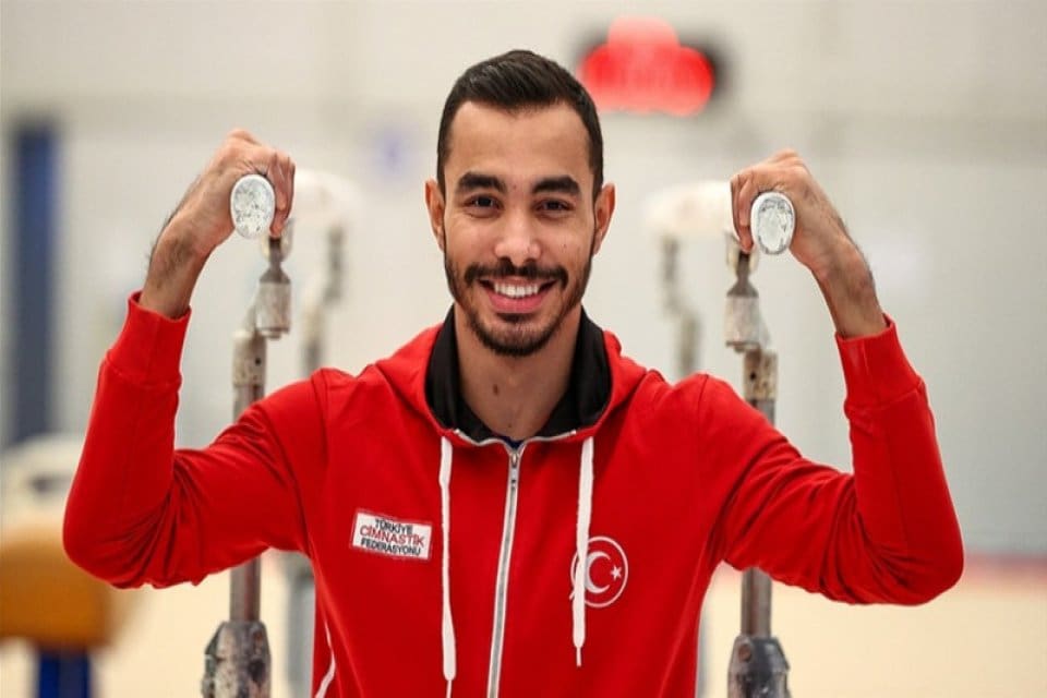 Milli cimnastik&ccedil;i Ferhat Arıcan, Tokyo 2020'de paralel barda bronz madalya