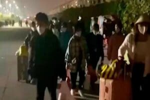&Ccedil;in&rsquo;in Zhengzhou kentinde yer alan ve d&uuml;nyanın en b&uuml;y&uuml;k iPhone