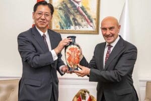 &Ccedil;in Halk Cumhuriyeti&rsquo;nin Ankara B&uuml;y&uuml;kel&ccedil;isi Liu Shaobin, İzmir B&uuml;y&uuml;kşehir Belediye