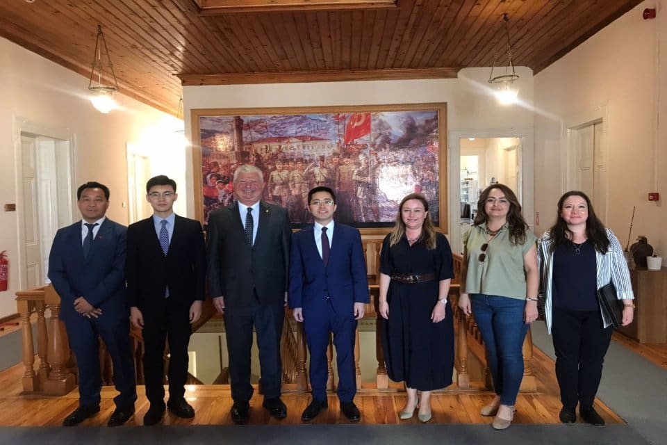 &Ccedil;in B&uuml;y&uuml;kel&ccedil;iliği El&ccedil;i M&uuml;steşarı Li Qin İzmir B&uuml;y&uuml;kşehir Belediyesi&rsquo;ni ziyaret