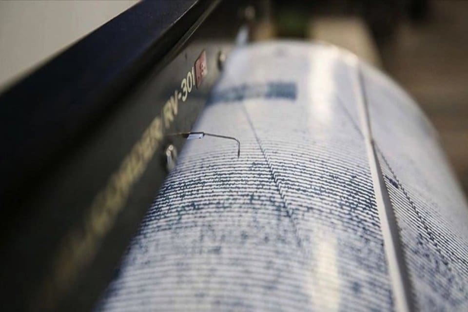 &Ccedil;in Deprem Ağları Merkezinden (CENC), &Ccedil;in-Tacikistan sınırında 7,2 b&uuml;y&uuml;kl&uuml;ğ&uuml;nde deprem