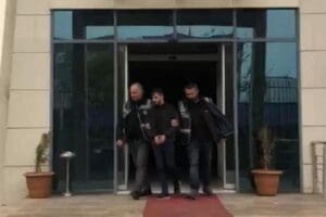 Diyarbakır'da, 3 kişinin hayatını kaybettiği silahlı kavgayla ilgili aranan M.&Ccedil;.