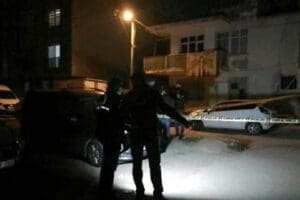 İzmir'in Bornova il&ccedil;esinde Şerafettin Delibaş'ın (49) sokakta g&ouml;ğs&uuml;nden vurularak &ouml;ld&uuml;r&uuml;lmesiyle