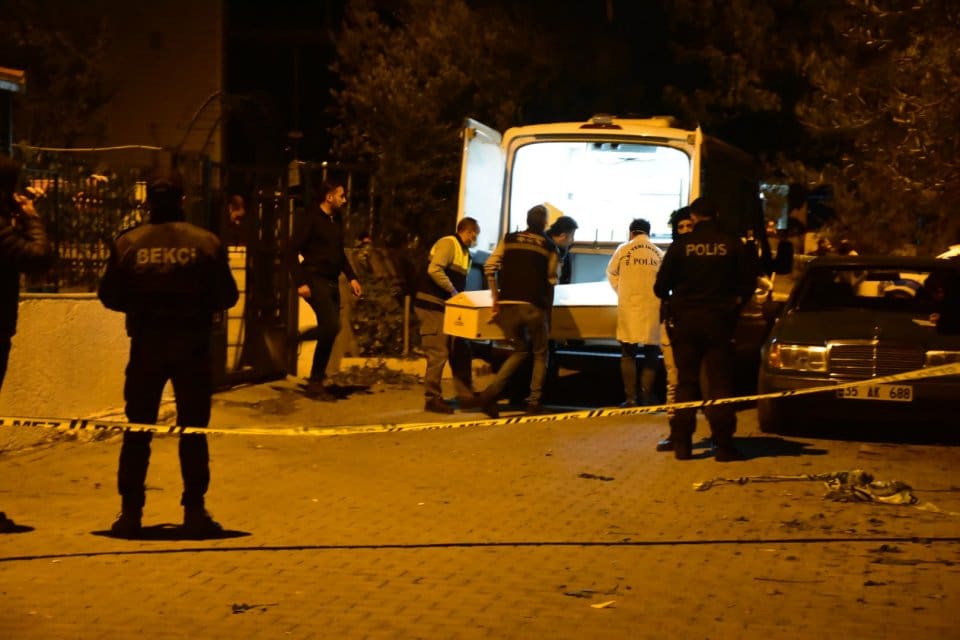 İzmir&rsquo;in Urla il&ccedil;esinde, oturduğu evde cinnet getiren Yaşar Şaşmaz (57)