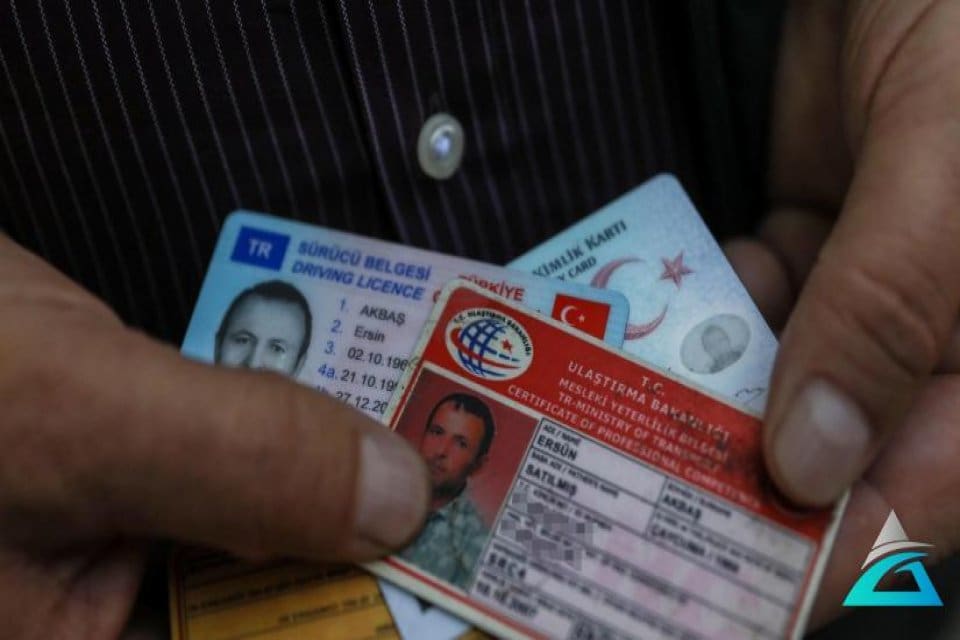 Antalya'nın Muratpaşa il&ccedil;esinde yaşayan Ersin Akbaş (57), doğumundan itibaren s&uuml;ren