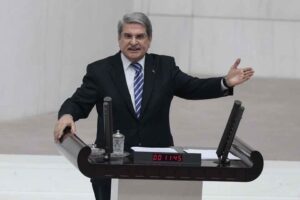 İYİ Partili Çıray, İzmir'in kurtuluşuna yönelik sözleriyle tepki çeken Kahraman'ın