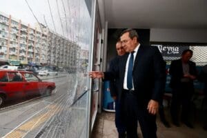 CHP Konak İl&ccedil;e Başkanlığının İki&ccedil;eşmelik&rsquo;teki se&ccedil;im b&uuml;rosuna d&uuml;zenlenen taşlı saldırı
